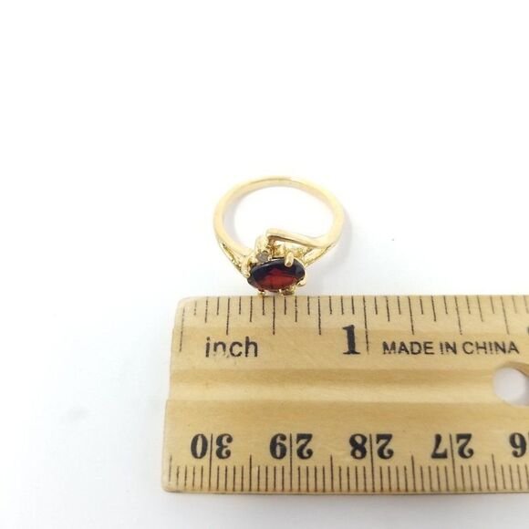 Vintage Oval Red Stone Ring with Gold Tone setting, Estate - Picture 3 of 5
